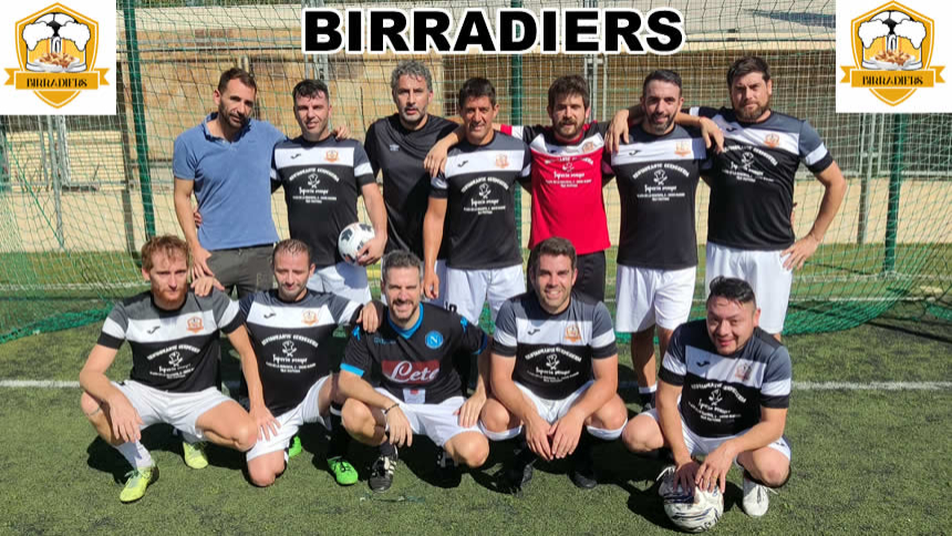 EN MITAD DE TABLA. CARABANCHEL SABADO MAÑANA 2ª DIVISIÓN